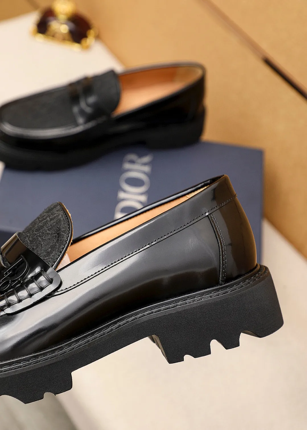 Men's shoes 💰480 💐 Product trademark: Dior "Dior" casual leather shoes Regular size: 39-44 (45🉑️customized) Product materials: Selected Italian imported first-layer calfskin upper, imported water-dyed 🐂 cowhide lining. Strong three-dimensional visual effect, original outsole color: 2 colors available